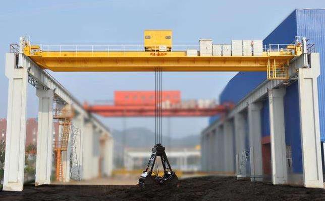 起重機(jī)減速機(jī) 減速機(jī)在橋式起重機(jī)行業(yè)的應(yīng)用特點(diǎn)注意事項(xiàng)